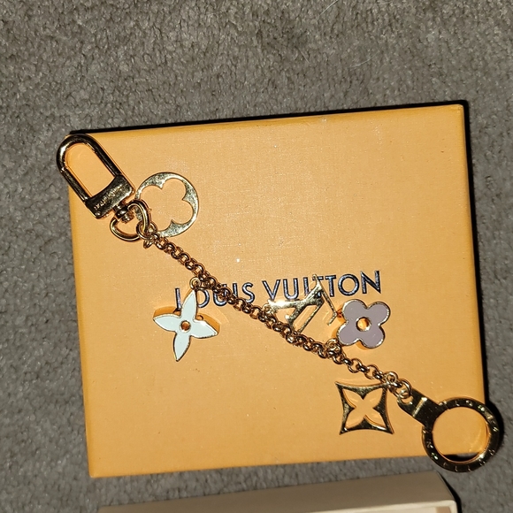 Louis VuittonMonogram charm chain. Never worn. R used,still have bag and box.. - Picture 4 of 6
